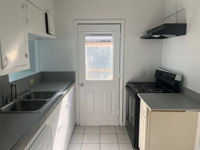 Building Photo - 12501 W Hardy Rd