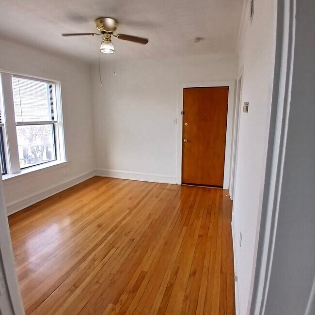 Building Photo - 4810 W Armitage Ave