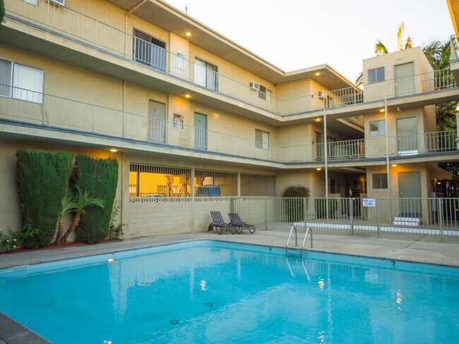 Interior Photo - 21736 Roscoe Blvd