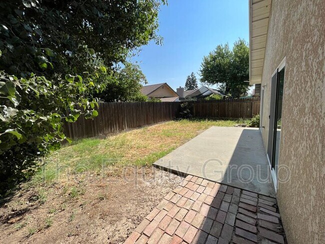 Building Photo - 3510 E Roosevelt Ave