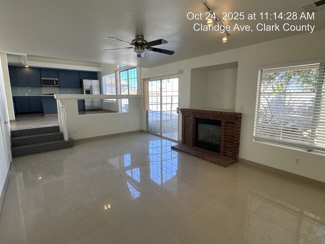 Building Photo - Tri-Level Home with Pool & Spa in Henderso...