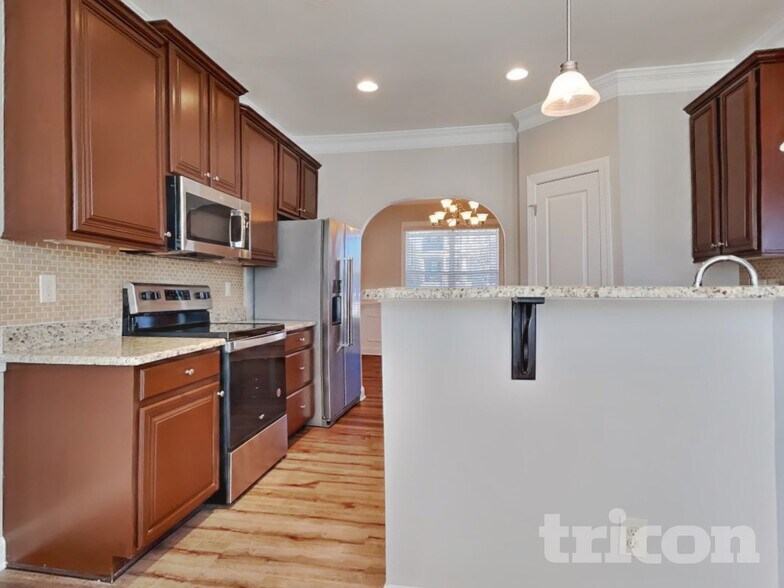 Building Photo - 31 Oakton Dr