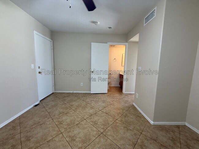 Building Photo - 1813 S 63rd Dr