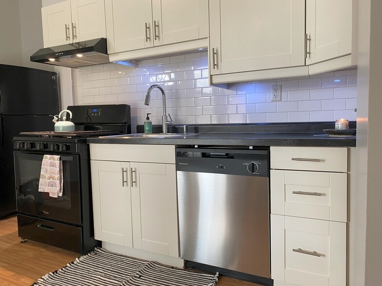 Building Photo - 2730 pleasant Ave S