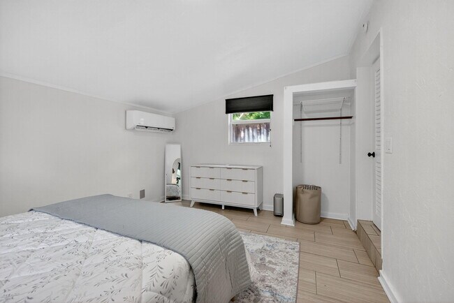 Building Photo - 1317 NE 1st Ave.