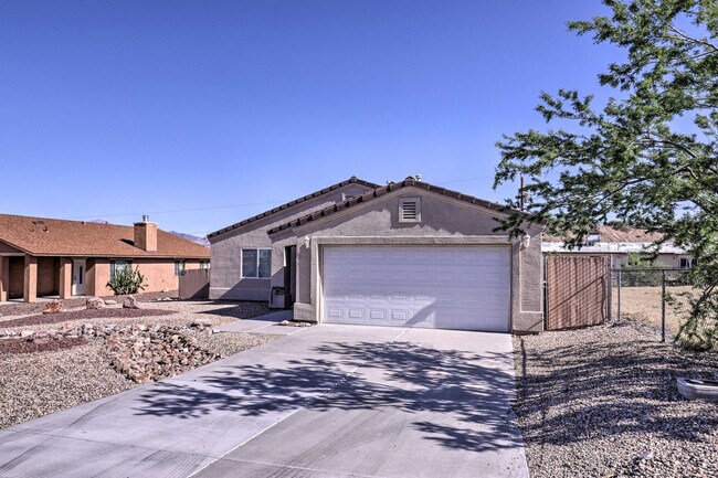 Building Photo - 2447 Rio Dr