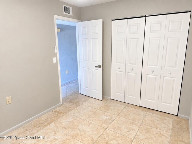 Building Photo - 515 Landings Way