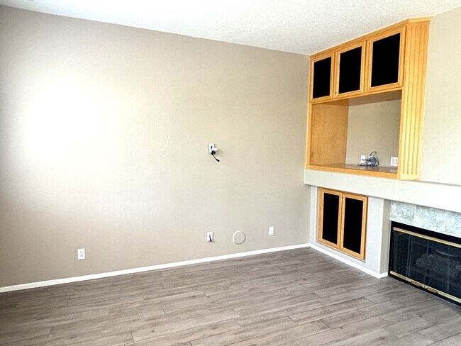 Building Photo - Your Dream Home Awaits in Summit Park – Br...