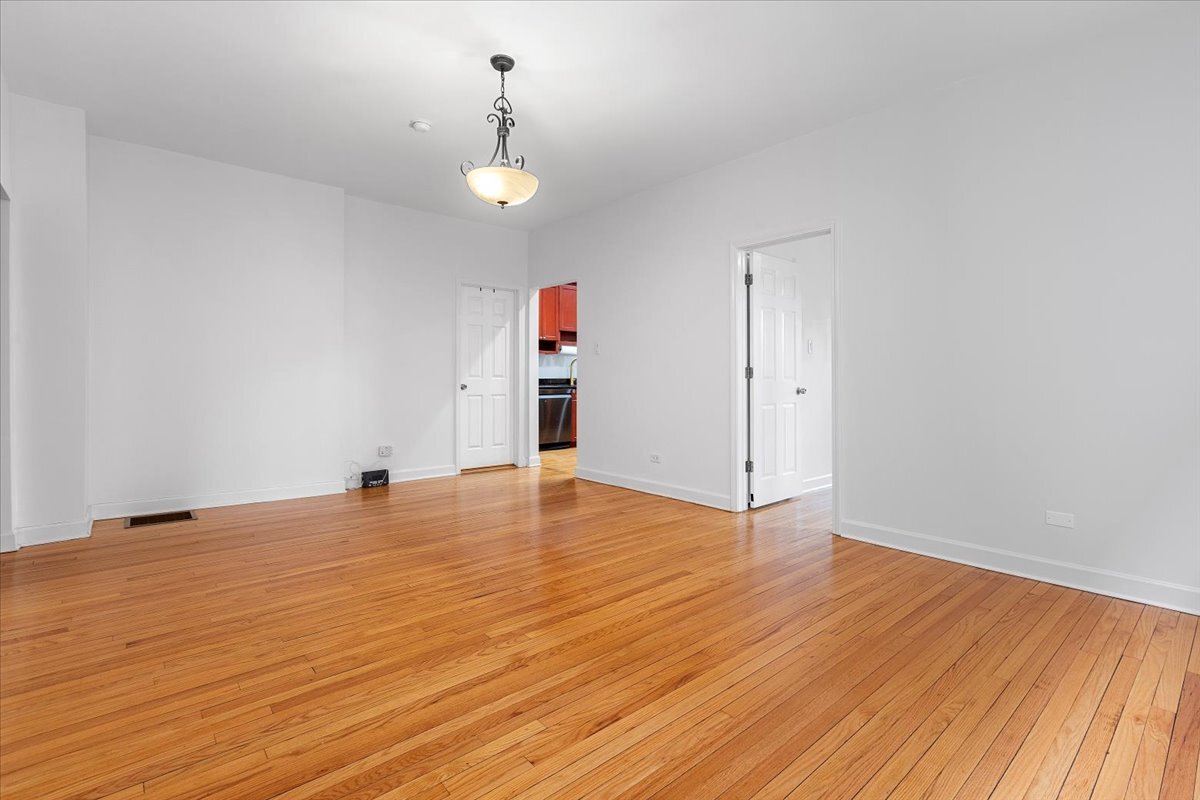 Building Photo - 6445 N Greenview Ave