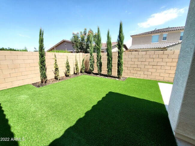 Building Photo - 23052 Via Del Oro