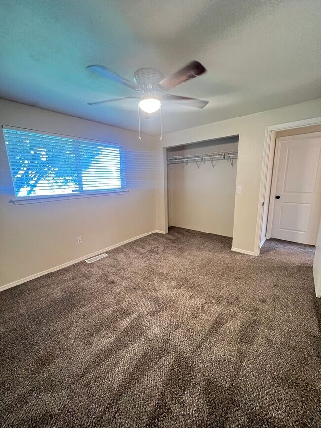 Building Photo - 3 Bedroom home in desirable neighborhood!