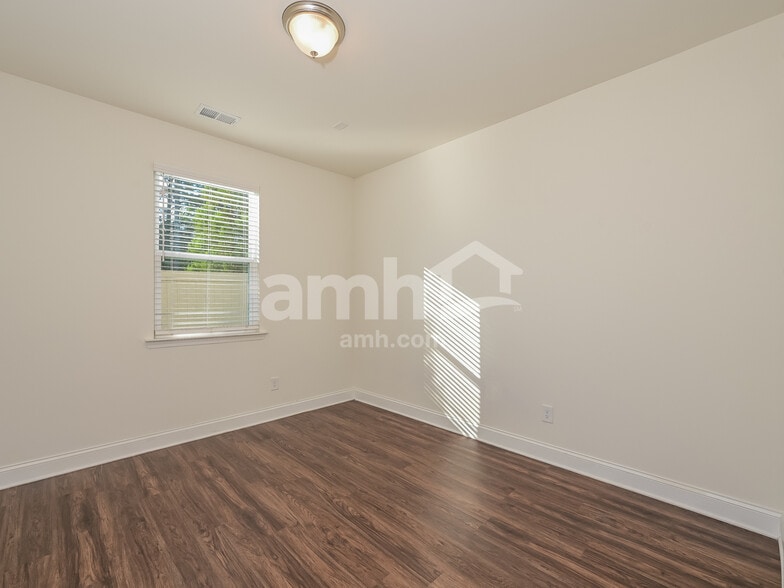 Building Photo - 2018 Beaver Farm Ln