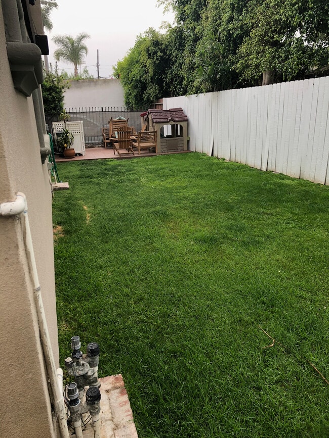 Building Photo - 2118 Ernest Ave