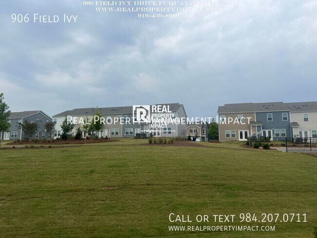 Building Photo - 906 Field Ivy Dr