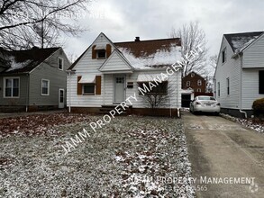 Building Photo - 3-Bedroom Single Family home in Maple Hts!