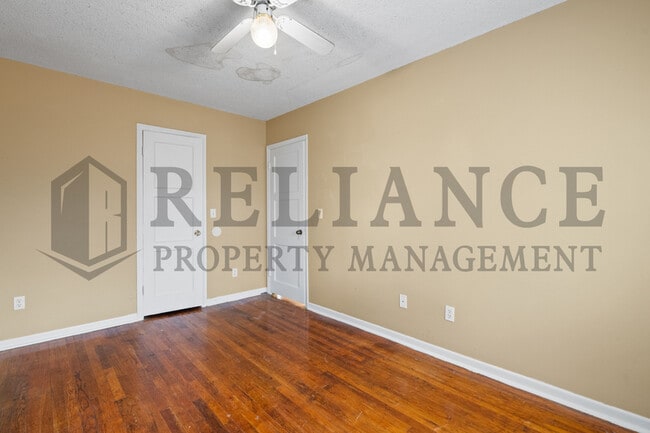 Building Photo - 1913 N Hood St