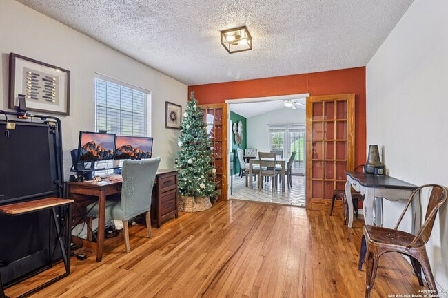 Building Photo - 2709 W Craig Pl