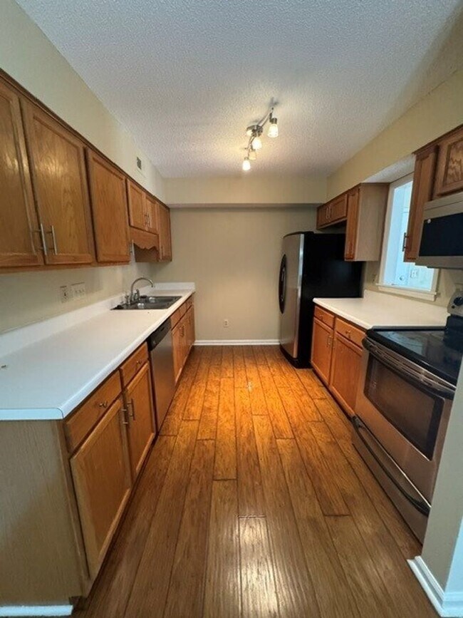 Building Photo - *** $200 OFF FIRST MONTH RENT ***