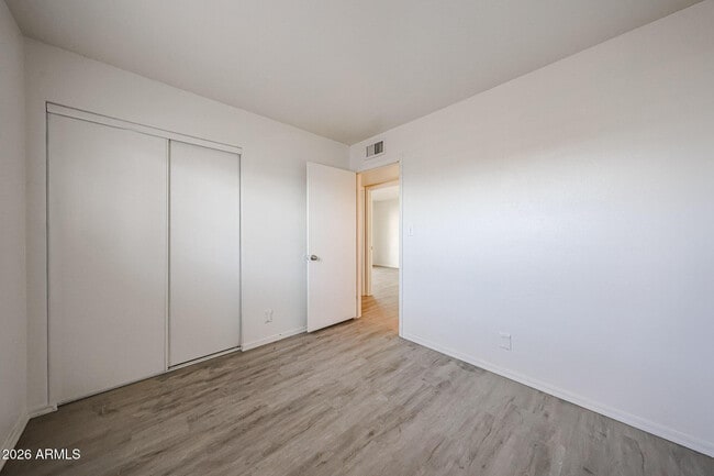 Building Photo - 2226 W Heatherbrae Dr