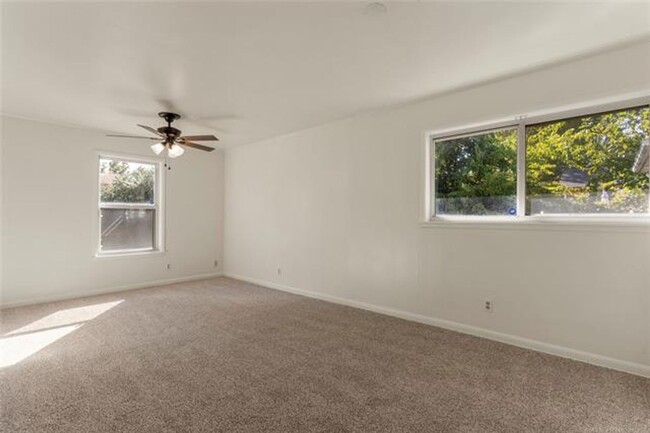 Building Photo - Beautifully Renovated 3-Bed, 2-Bath Home i...