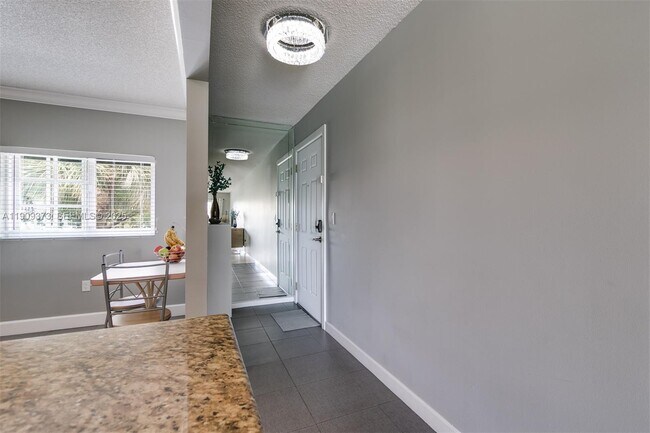 Building Photo - 4020 Crystal Lake Dr