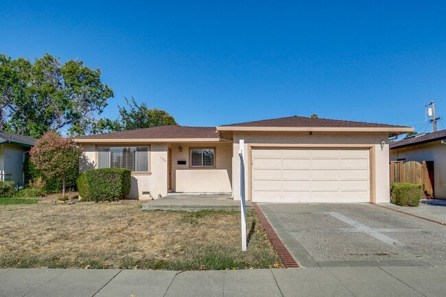 Building Photo - 1109 White Cliff Dr
