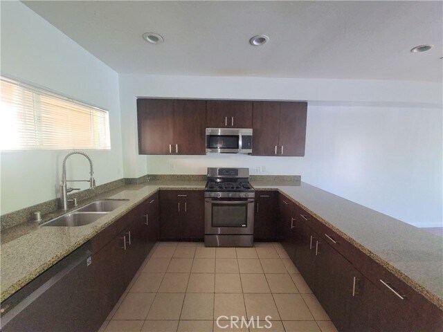 Building Photo - 1488 Rexford Dr