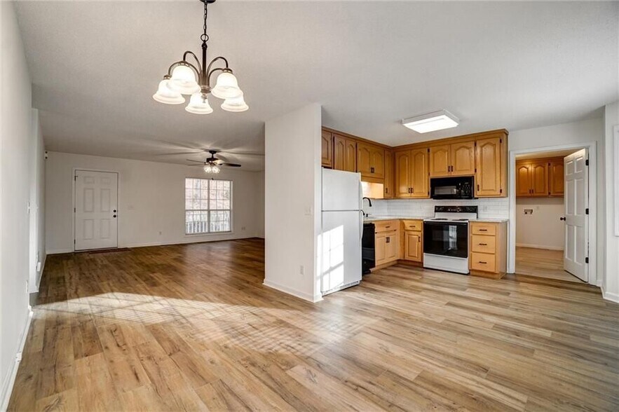 Building Photo - 701 Longview St