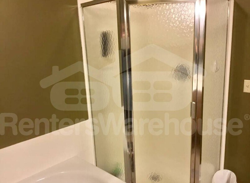 Building Photo - 3635 Lawndale Ln N