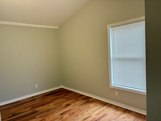 Building Photo - 2820-2824 Divinity