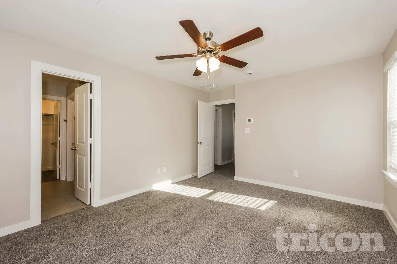 Building Photo - 858 Plum Ln