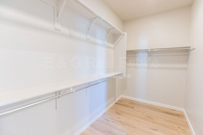 Building Photo - 3726 E Flower St