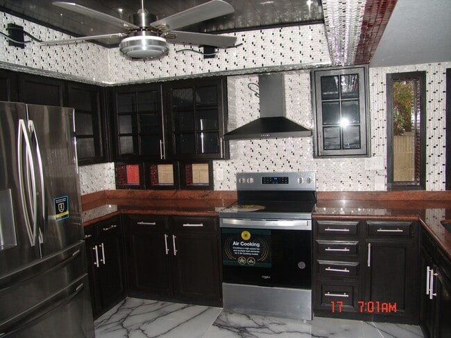 Primary Photo - 931 E Morningstar Ln