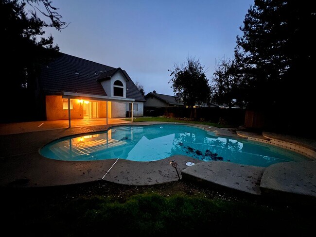 Building Photo - Beautiful 2 Story 5 BD 3 BA Home