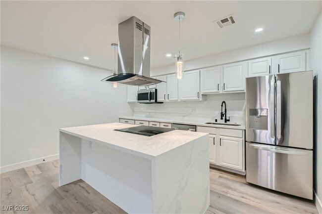 Building Photo - 4330 Sandy River Dr