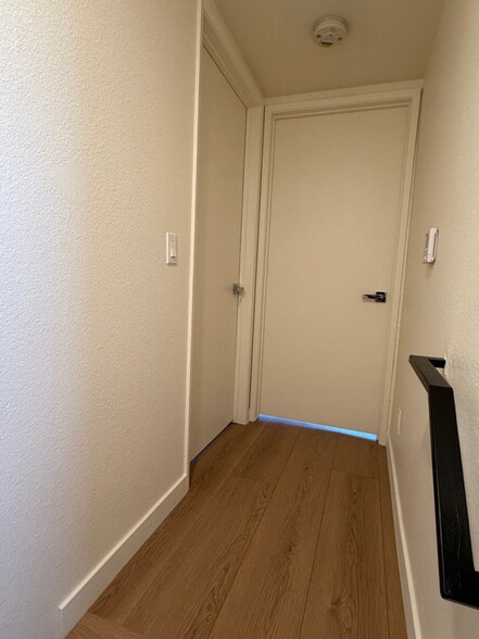 Building Photo - 7349 Balboa Blvd