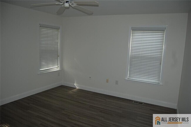 Building Photo - 124 Concordia Cir