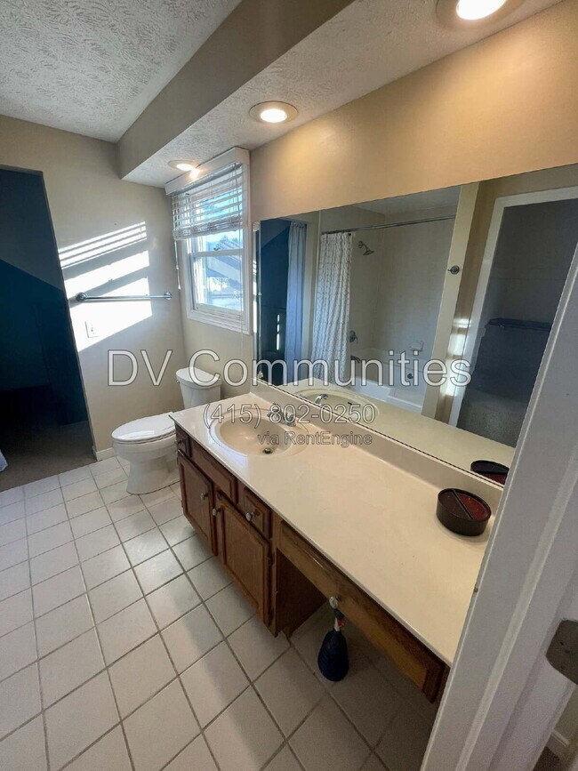 Building Photo - 32467 S Roundhead Dr