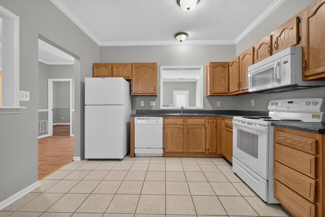 Building Photo - Charming 3-Bedroom Ranch in Avon!