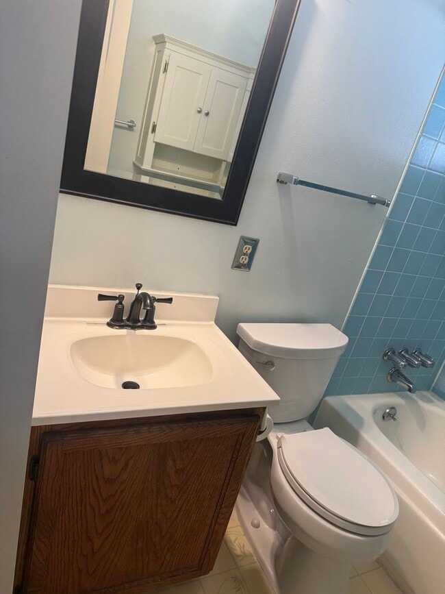 Building Photo - 519 San Remo St