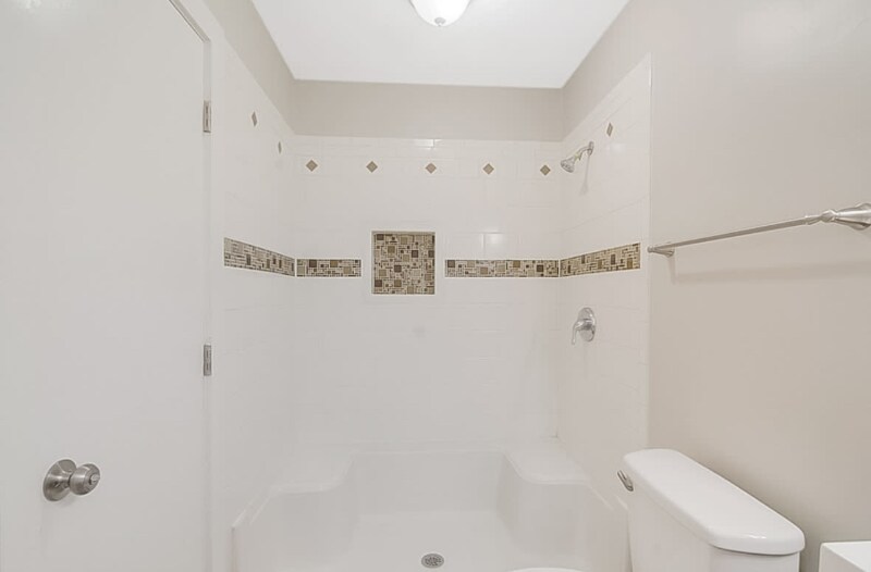 Building Photo - 911 Buckingham Rd