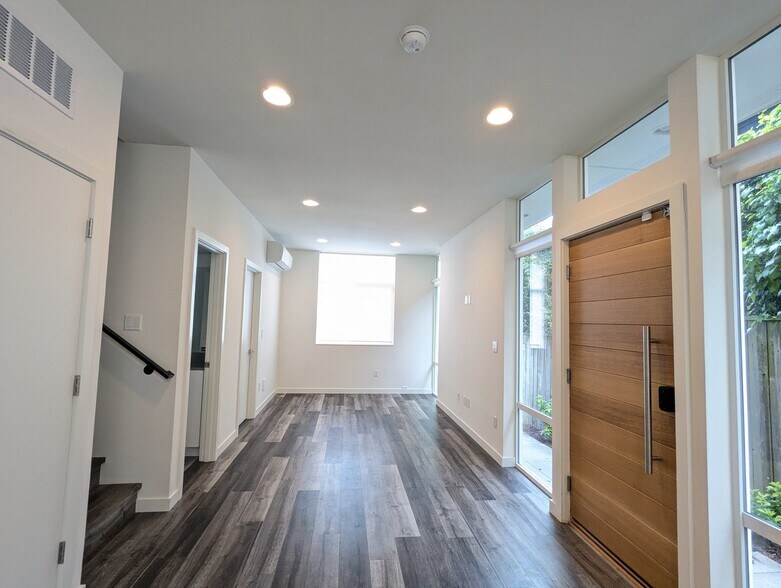 Building Photo - 33 W Etruria St