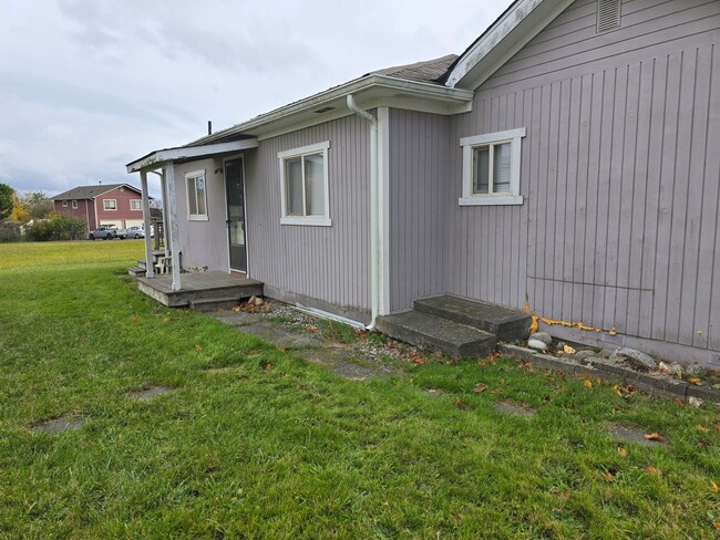 Building Photo - Newly remodeled two bedroom home - Port To...