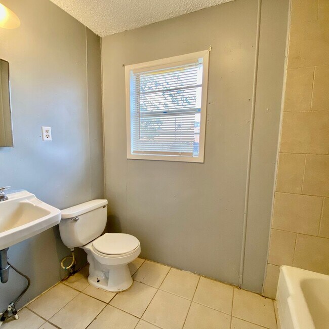 Building Photo - Handyman Special $0 First Month's Rent / “...