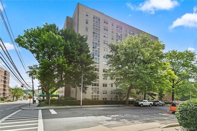 Building Photo - 30 Lake St