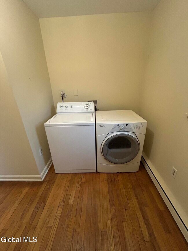 Building Photo - 6 Davis Ave