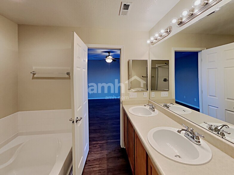 Building Photo - 810 Sunrise Dr