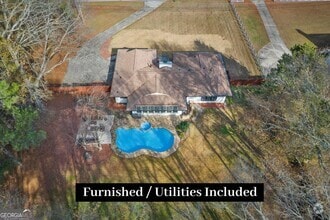 Building Photo - 558 Kenwood Rd