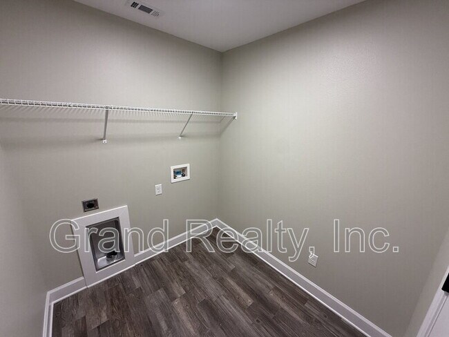 Building Photo - 4886 E Spencer Field Rd