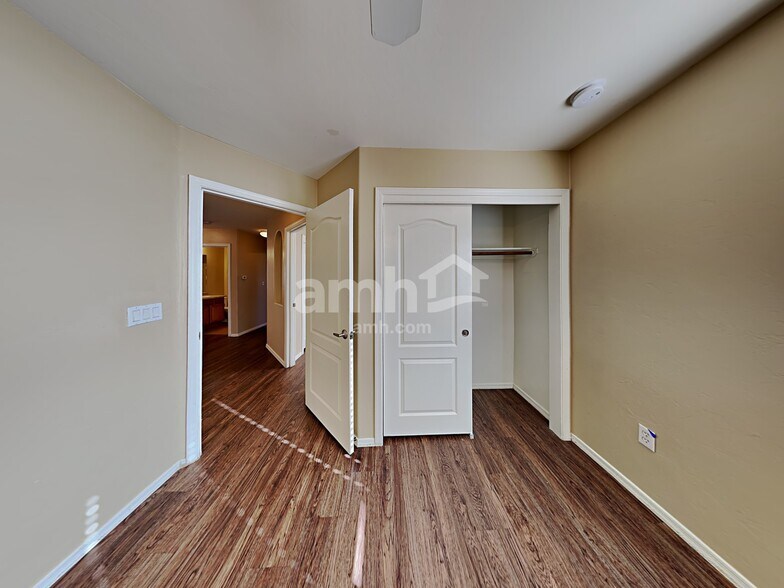 Building Photo - 938 E Sheriffs Draw Ln